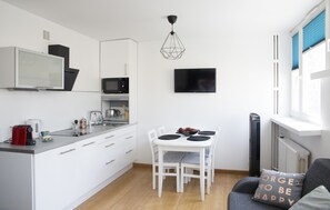 Apartment | Eigene Kochnische | Kühlschrank, Mikrowelle, Herdplatte, Espressomaschine