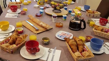 Free daily continental breakfast