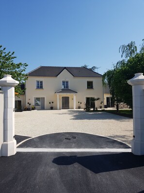 Property entrance - La Soierie (Chateauroux)