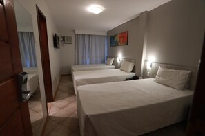 In-room safe, free WiFi, bed sheets - Hotel Brasil Express (Balneário Camboriú)