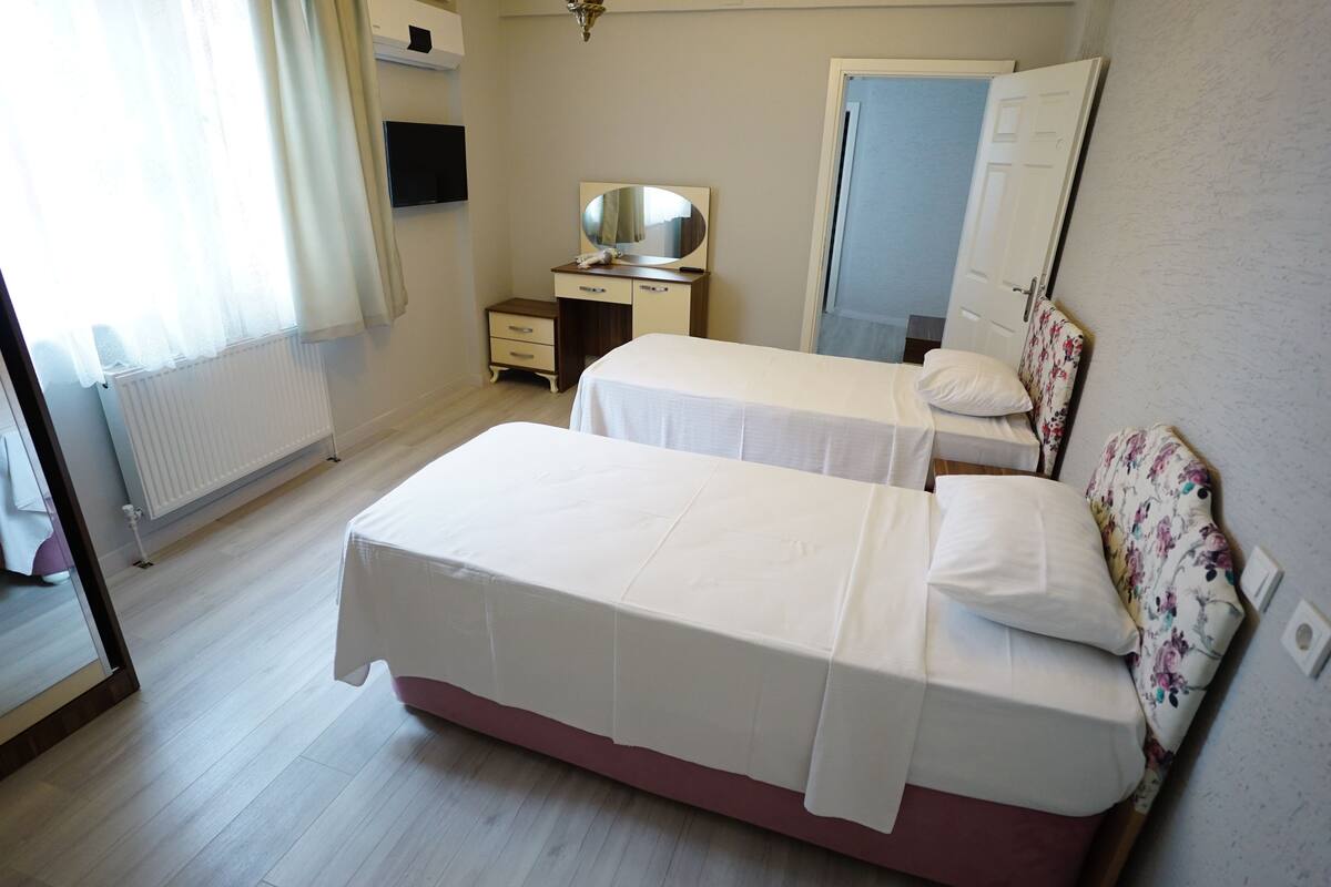 Standard-Doppelzimmer, Nichtraucher | Schreibtisch, kostenloses WLAN, Bettwäsche