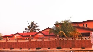Exterior - Golden Simcha Hotel (Accra)