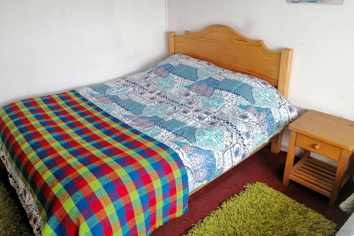 Kamar Triple Standar, Beberapa Tempat Tidur, Bebas Asap Rokok | Tirai kedap cahaya, Wi-Fi gratis, dan seprai linen