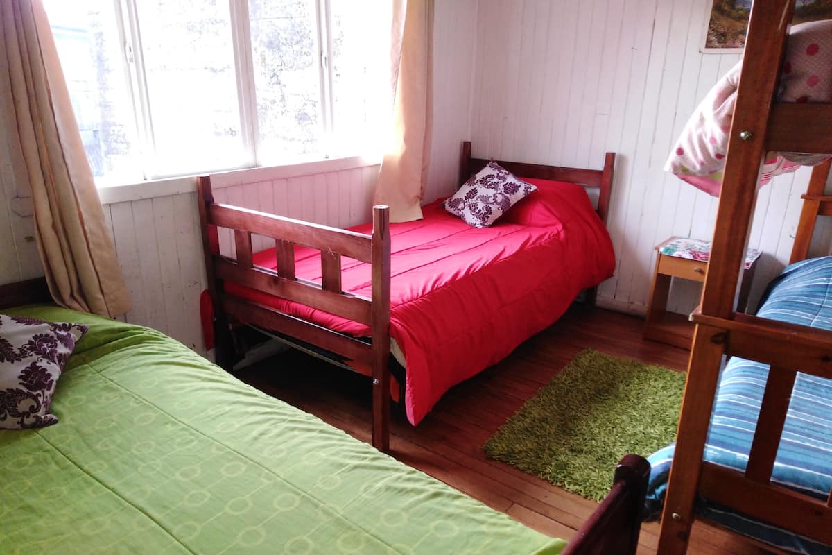 Kamar Triple Standar, asrama campuran | Tirai kedap cahaya, Wi-Fi gratis, dan seprai linen