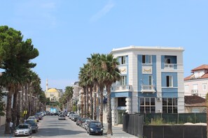 Caja de seguridad en la habitación y sistema de insonorización