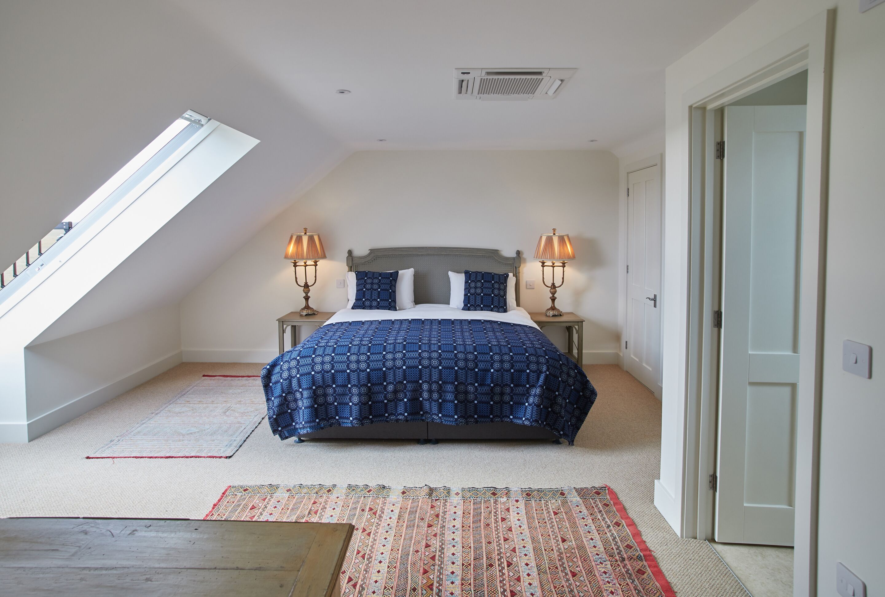 house, ensuite (piglet)