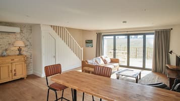 House, Ensuite (PigLet) | Lounge