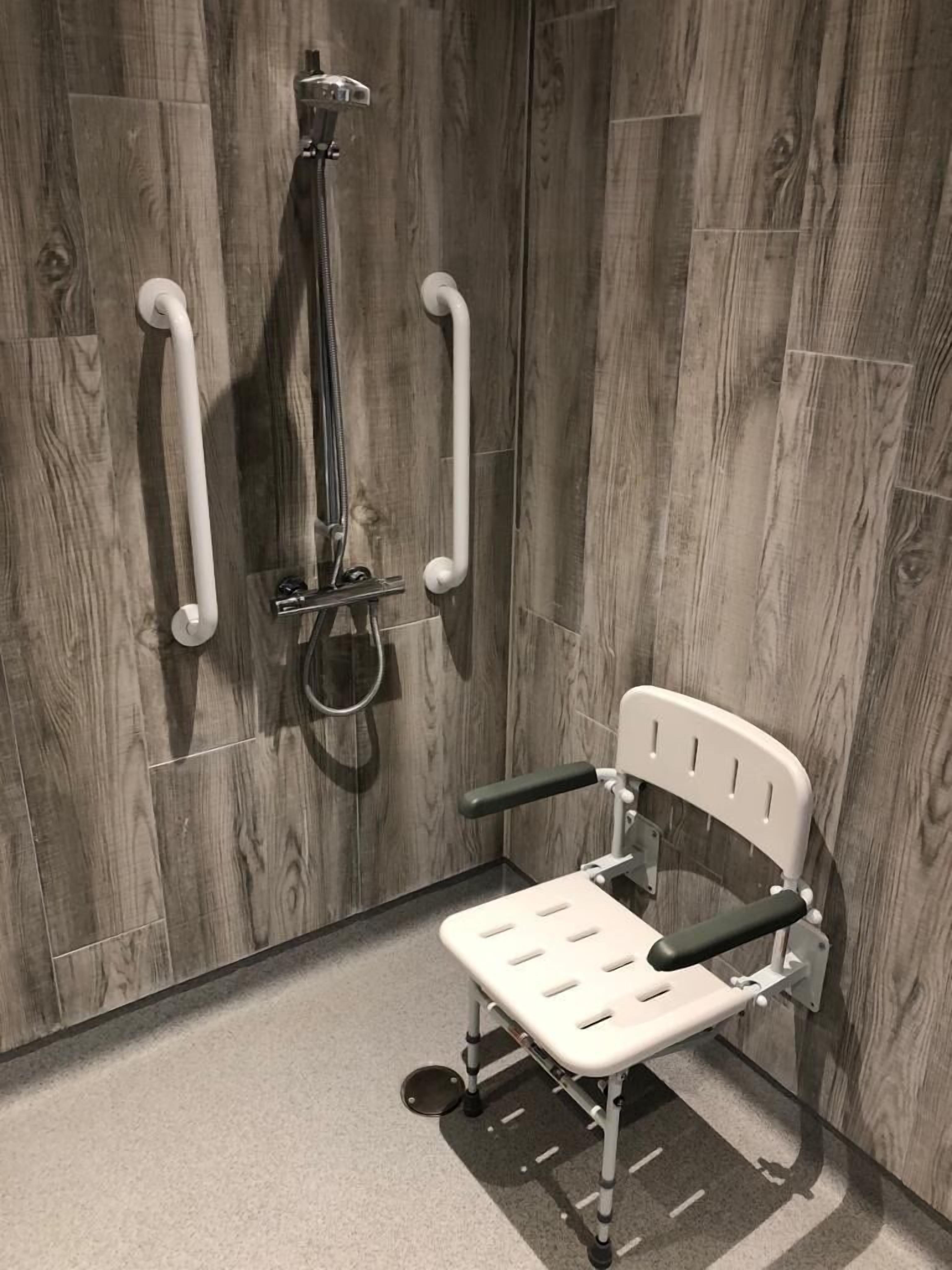 standard double or twin room, accessible, ensuite (disabled friendly) | bathroom