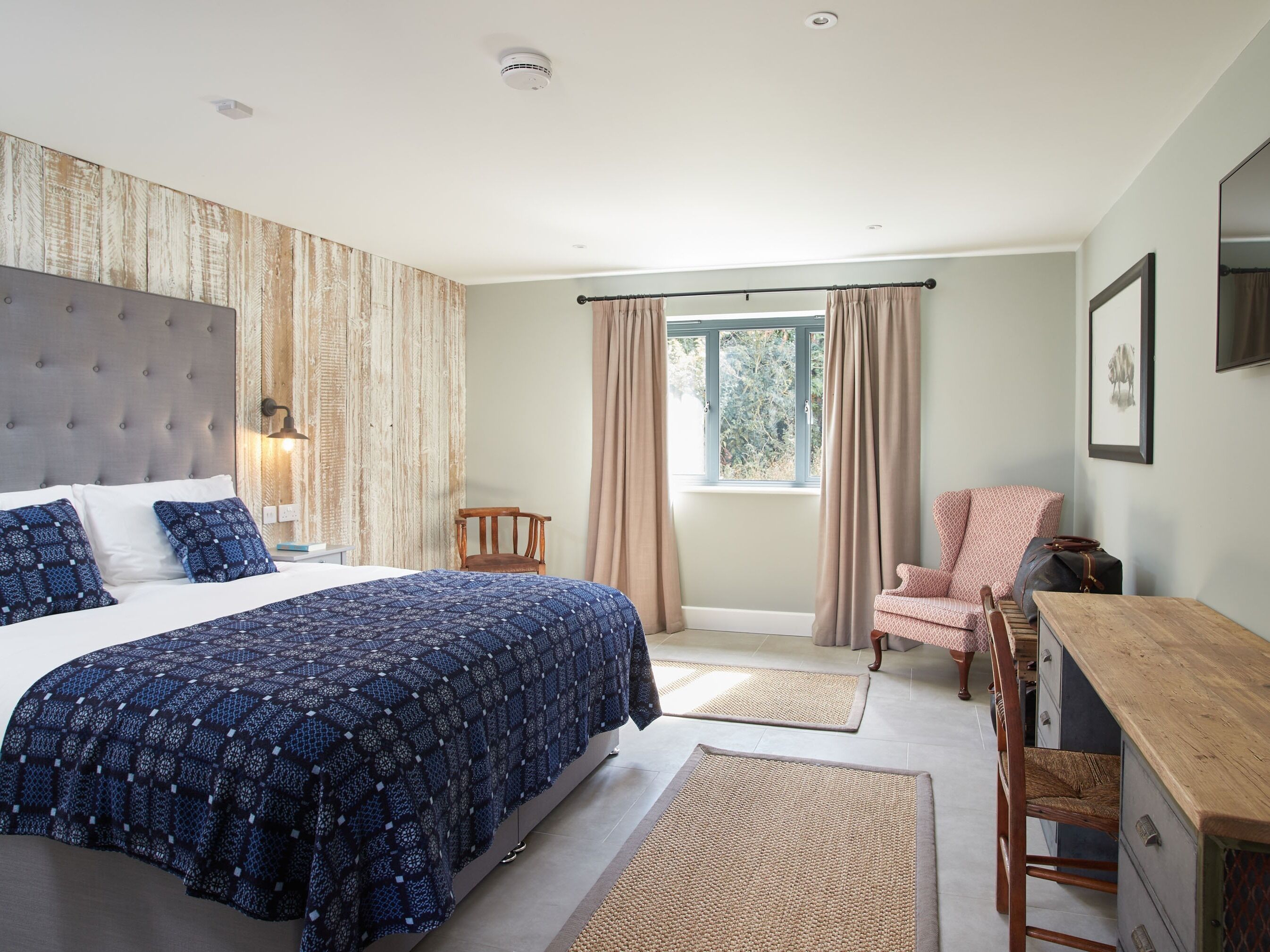 Kahden hengen standard-huone, kylpyhuone makuuhuoneen yhteydessä (Double)