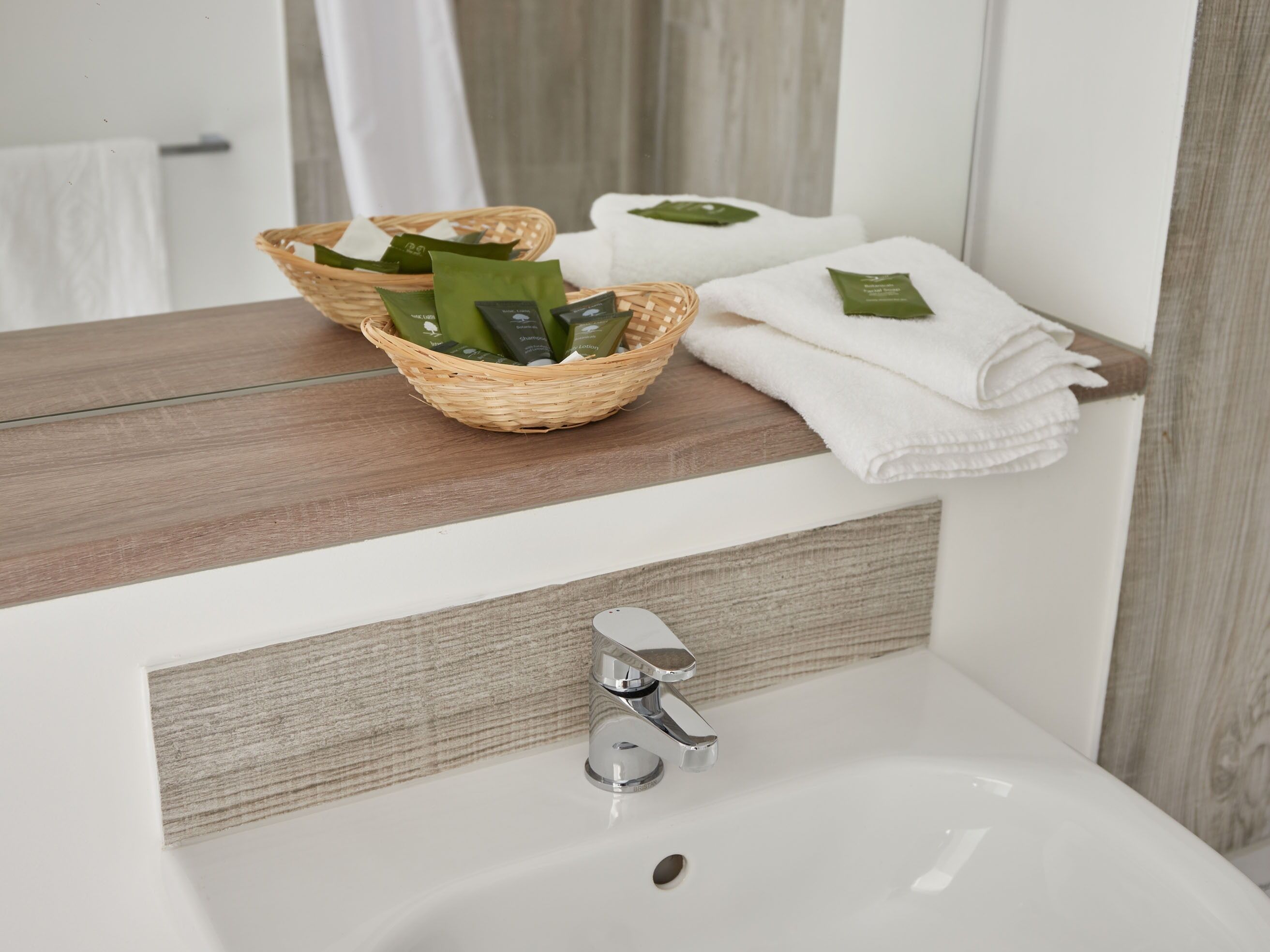 standard double or twin room, accessible, ensuite (disabled friendly) | bathroom