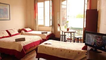 Habitación cuádruple familiar, 1 habitación, para no fumadores | Wifi gratis