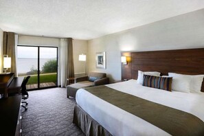 Escritorio, cortinas blackout y insonorización