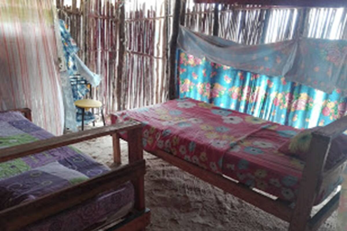 Basic Twin Room, 2 Twin Beds, Shared Bathroom