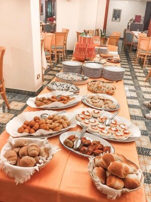 Déjeuner, dßner, souper et brunch servis sur place
