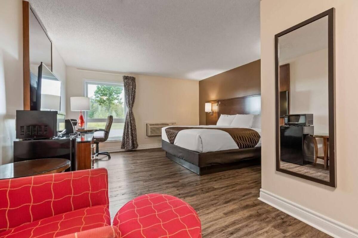 Premium bedding, Select Comfort beds, desk, laptop workspace