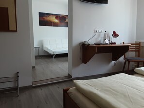 Desk, soundproofing - Hotel Gasthof Zur Krone (Oberzent)