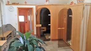 Sauna, tina de hidromasaje, aromaterapia y masajes 