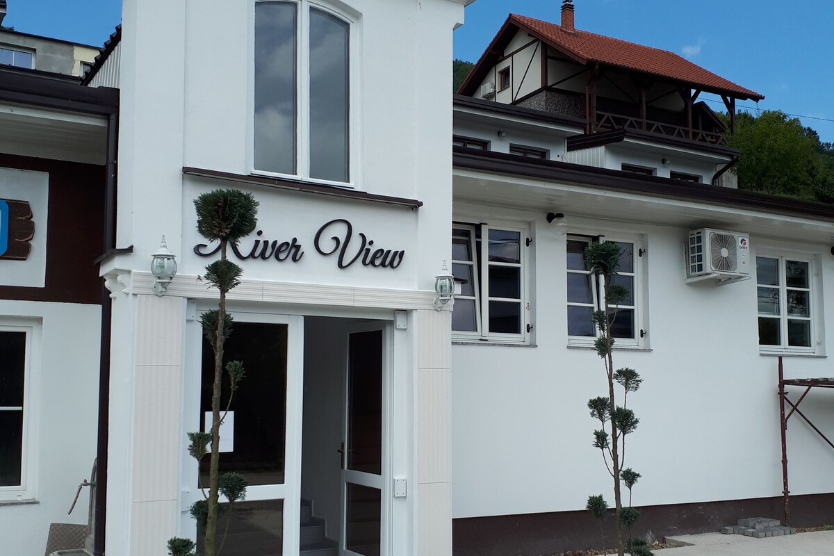 Driepersoonskamer | Een strijkplank/strijkijzer, gratis wifi, beddengoed