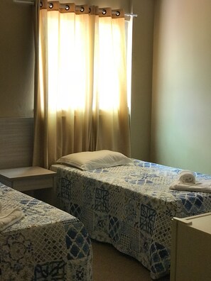 Minibar, desk, iron/ironing board, free WiFi - Pratico Hotel (Santarém)