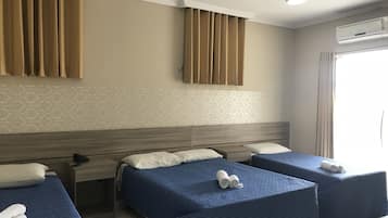 Minibar, escritorio, tabla de planchar con plancha y wifi gratis