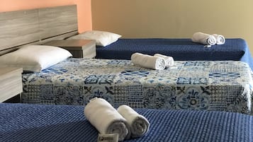 Minibar, escritorio, tabla de planchar con plancha y wifi gratis