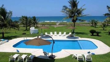 Seasonal outdoor pool