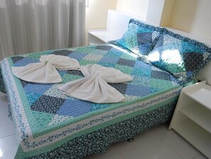 单人房, 1 张双人床, 无烟房 | 迷你吧、熨斗/熨板、免费 WiFi、床单