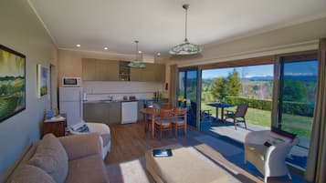 Cottage, 2 Bedrooms, Kitchen (The Apple Cottage) | Private kitchen | Electric kettle, cookware/dishes/utensils