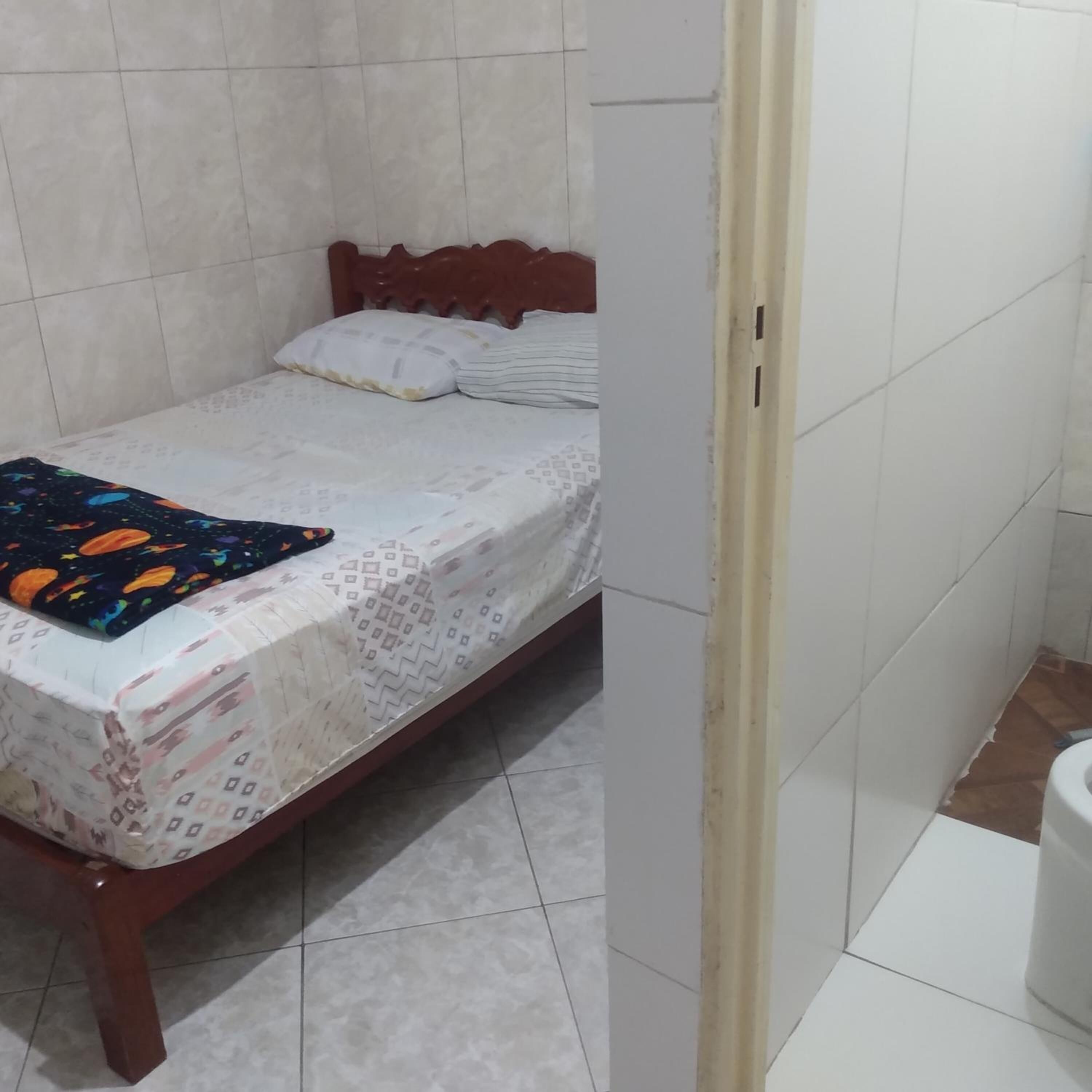 Wi-Fi de cortesia, roupa de cama