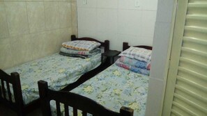 Basic-Zweibettzimmer | Kostenloses WLAN, Bettwäsche