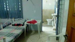 Basic Triple Room | Free WiFi, bed sheets - Espaço Hostel Barra Funda (São Paulo)