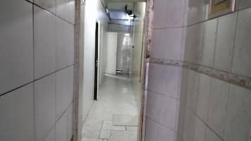 Amenidades de baño gratuitas y toallas
