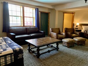 Svit City - 2 queensize-sängar | Vardagsrum | Platt-tv