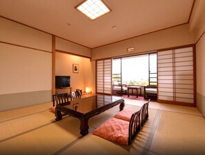 In-room safe, laptop workspace, free WiFi, bed sheets - Yufuin Sansuikan (Yufu)