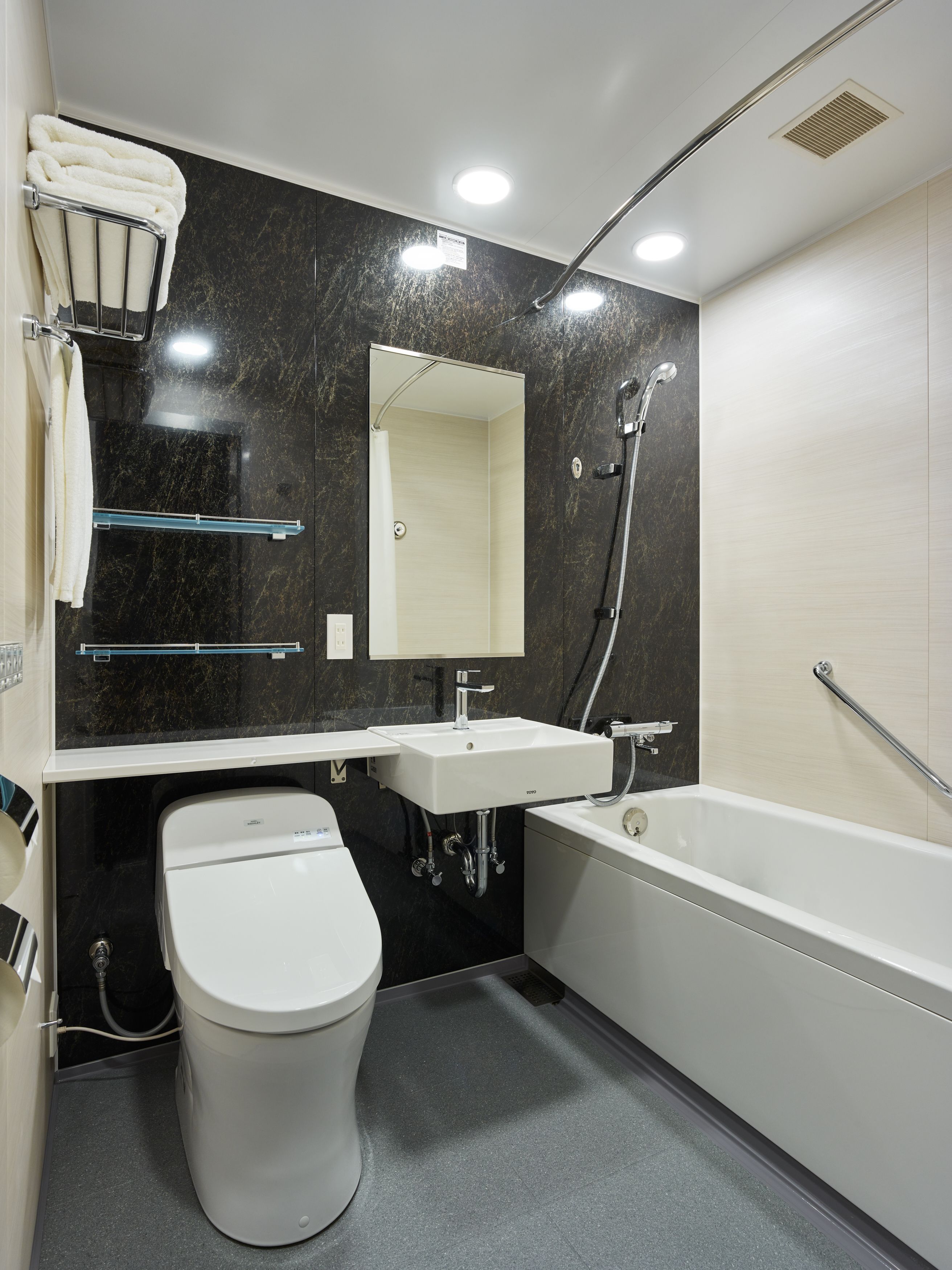 combined shower/bathtub, free toiletries, hair dryer, slippers