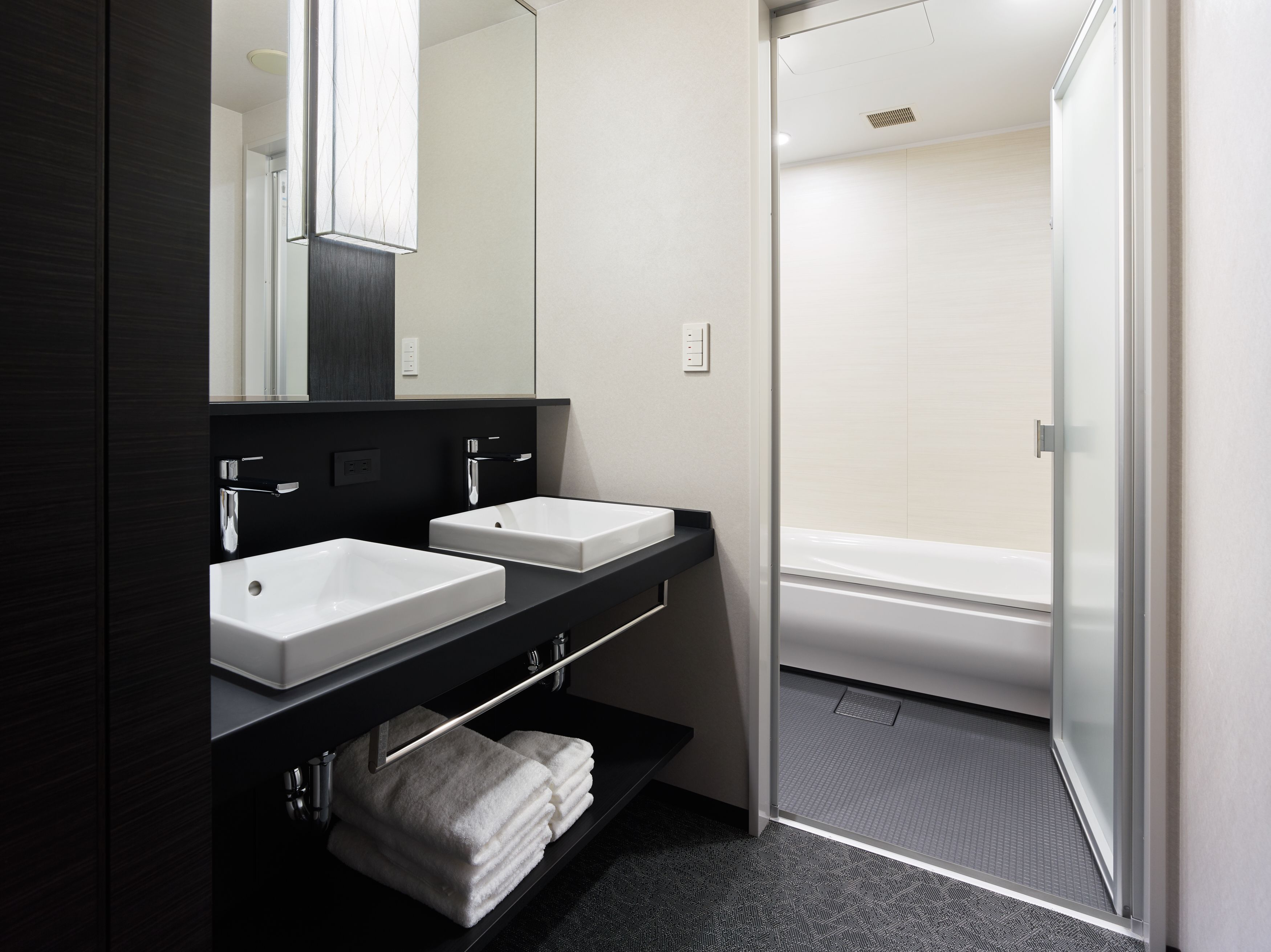 combined shower/bathtub, free toiletries, hair dryer, slippers