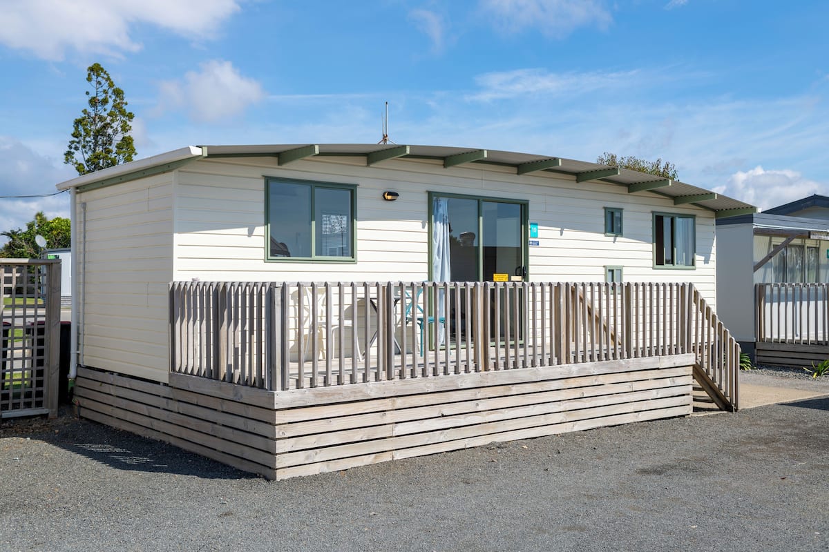 Family Cabin, Multiple Beds, Non Smoking, Private Bathroom | Free WiFi, bed sheets