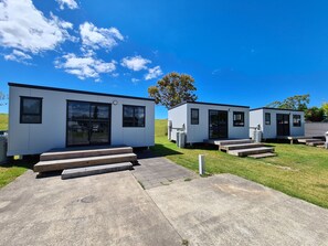 Economy Studio | Free WiFi, bed sheets - Whakatane Holiday Park (Whakatane)