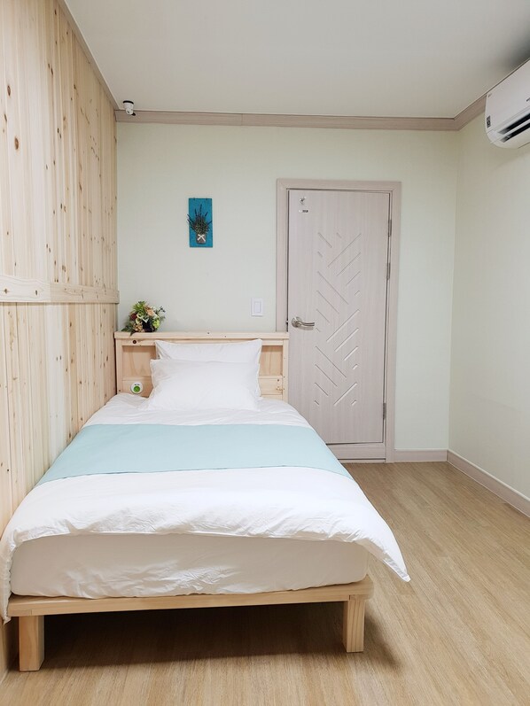 Single Room, 1 Large Single Bed, Private Bathroom
