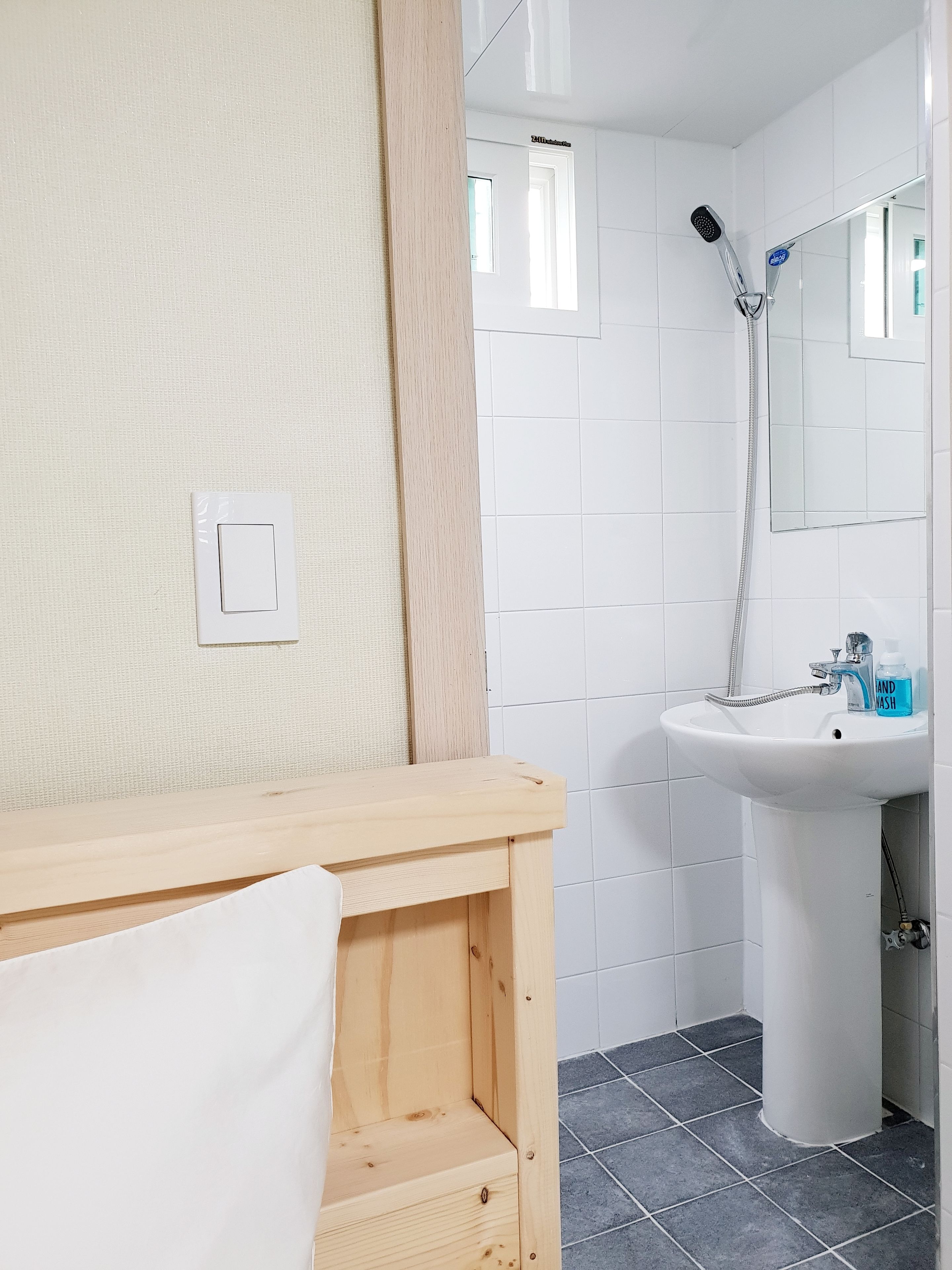 Single Room, 1 Large Twin Bed, Private Bathroom | Bathroom shower