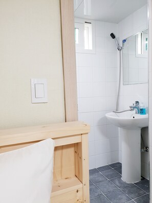 Habitació individual, 1 llit individual gran, bany privat | Dutxa