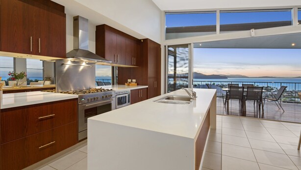 Unclassified image, 1 of 24, button - Whitsunday Views (Airlie Beach)