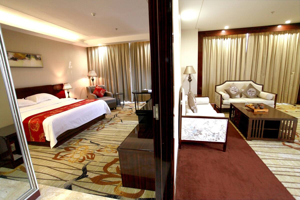 Suite | Desk, blackout drapes, rollaway beds (surcharge), WiFi (free)
