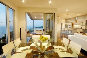 Luxury House, Multiple Beds, Non Smoking | In-room dining - Horizons (Airlie Beach)