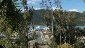 Unclassified image, 2 of 17, button - Le Jarden Vue du Port (Airlie Beach)