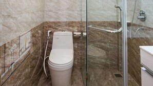 Bathroom | Shower, free toiletries, hair dryer (on request), slippers - Sunshine Beach Hotel (Da Nang)
