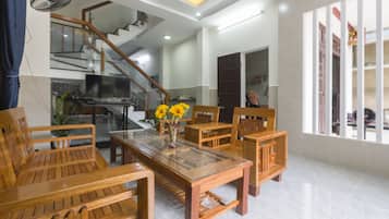 Deluxe Double or Twin Room | Private kitchen | Fridge, microwave