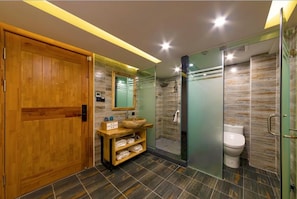 Shower, free toiletries