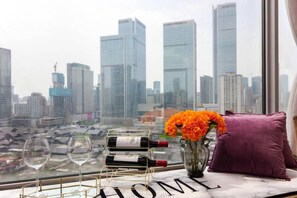 Comfort Suite | Desk, blackout drapes, free WiFi - Chengdu Ruixi Coast Apartment (Chengdu)