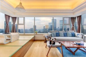 Traditional Suite | Desk, blackout drapes, free WiFi - Chengdu Ruixi Coast Apartment (Chengdu)